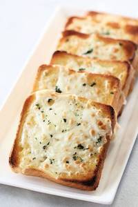 Cheese garlic bread