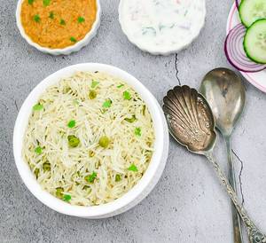 1/2 Matar Pulao + Curd Plain