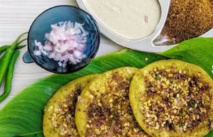 Kakinada Chitti Pesara(3 Pcs)(Served With 2Chutneys+Sambar)