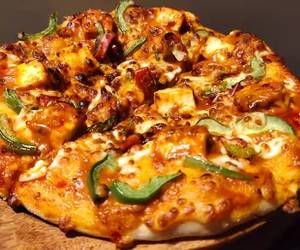 Medium Peppy Paneer Pizza