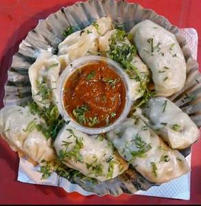 Veg Creamy Momos [6 Pieces]