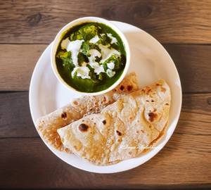 [4pcs] phulka with palak paneer