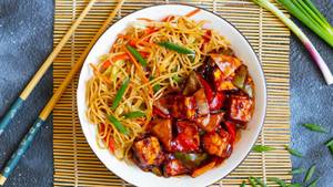 Chilli Paneer with Veg Noodles