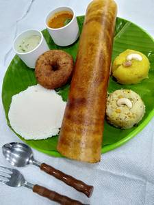 Breakfast Combo With Tea   Cntainer