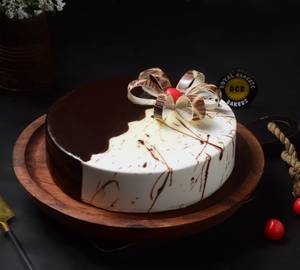 Chocolate Vanilla Premium Cake