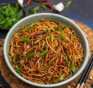 Veg Hakka Noodles.