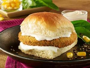 Makkai Palak Vada Pav