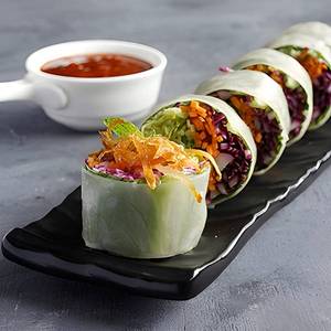 Vietnamese Raw Mango And Fresh Vegetable Summer Roll [6 Pieces]