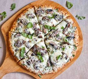 Mushroom cheesy pizza