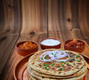 Onion paratha combo