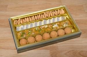 Mix Laddu, Kaju Mithai, Mathri Box [1 Kg]