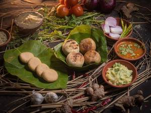 Ghee Litti [2 Pieces] With Dry Litti [2 Pieces] And Peda [4 Pieces]