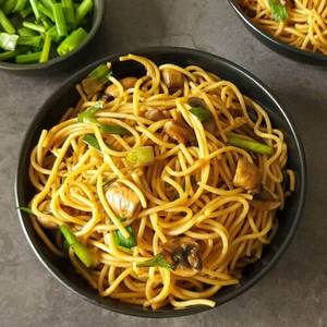 Mushroom chowmein [full]