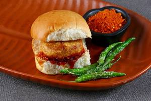 Veg Keema Vada Pav