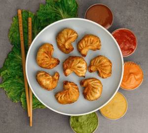 Fried Veg Momos (6 pcs)