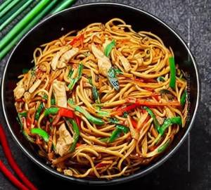 Chilli Garlic Noodles Chicken