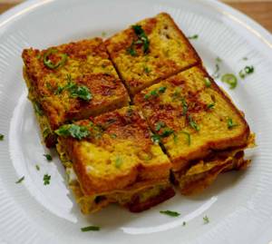 Green Chilli Omelette With Bread Slice [2 Eggs]