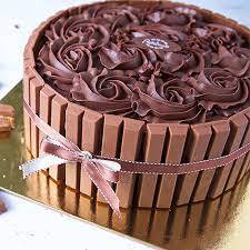 Kitkat Gems Cake (500 Gms)