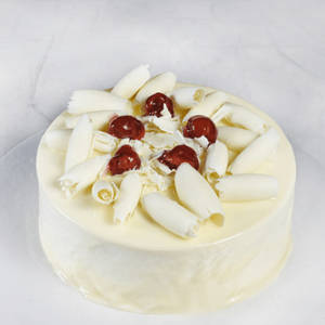 White Forest Eggless Cake