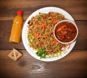Veg noodles with chilli chicken gravy