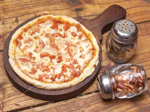 Cheese & tomato pizza