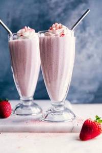 Strawberry Milkshake With Ice Cream