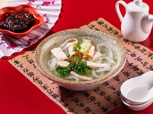 Vietnamese Noodles Clear Soup Chicken(AK)