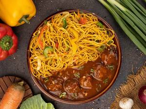 Veg Noodles With Manchurian