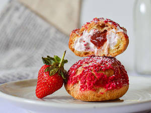 Strawberry Choux [Box Of 3]