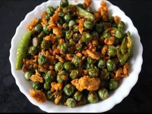 Egg And Peas Fry