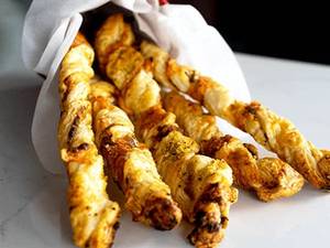 Onion Cheese Straw