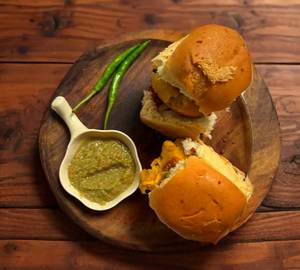 Schezwan Vada Pav