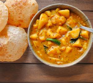 Aloo & bedmi Poori(5Pcs)+Raita+Achar+Chutney