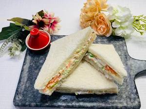 Coleslaw Veggie Sandwich