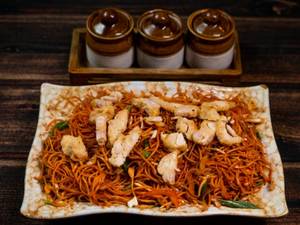 Schezwan Chicken Hakka Noodles
