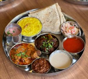 Kolhapuri Mejwani Special Thali