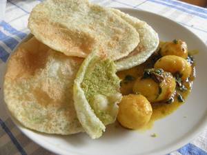 Matar Poori [2 Pieces]