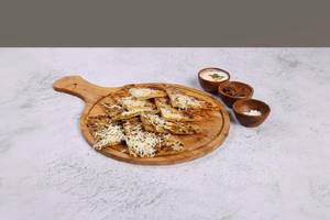 2 Cheese Onion Paratha & Amul Masti Dahi [85 Grams, 1 Cup]