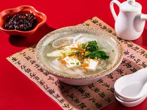 Vietnamese Noodles Clear Soup Vegetable (Ak)