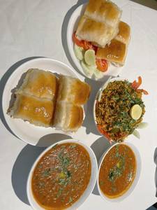2 pav bhaji+ 2 extra pav + tawa pulav