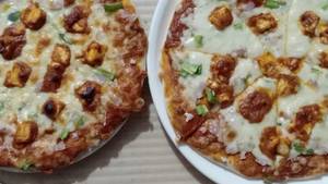 Kadai Paneer Pizza