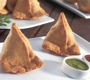 Samosa + Chutney (2 Pcs)