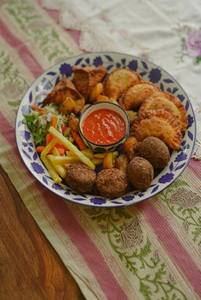 Hot Mezze Platter Veg (for Four)