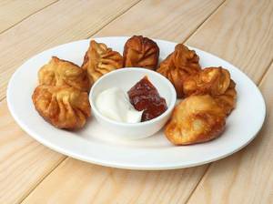 Veg Fried Momos [8 Pieces]