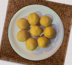 Besan Plain Laddu