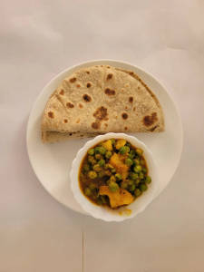 Roti (4 Pcs) + Aloo Mattar