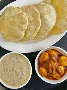 Luchi With Aloo'R Dom & Payesh [4 Luchi ]