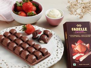Strawberry Cheesecake Bar - Centre filled Milk Chocolate