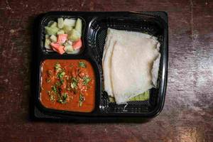 Neer Dosa With Chicken Curry