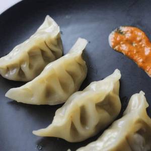 Simply Chicken Steamed Momos [6 Pieces]